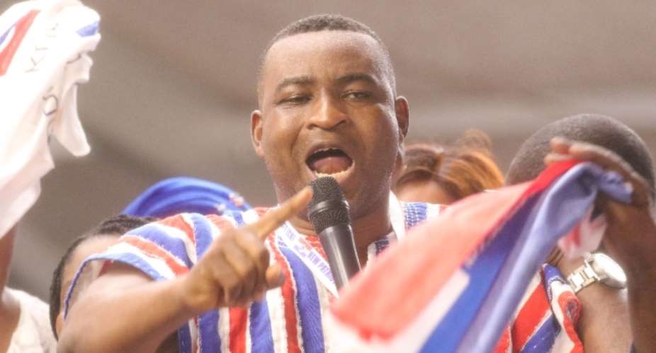 AR: We'll vote out NPP if Wontumi doesn't fix roads he took contract for – Angry Bontefuo-Ahwerewa residents