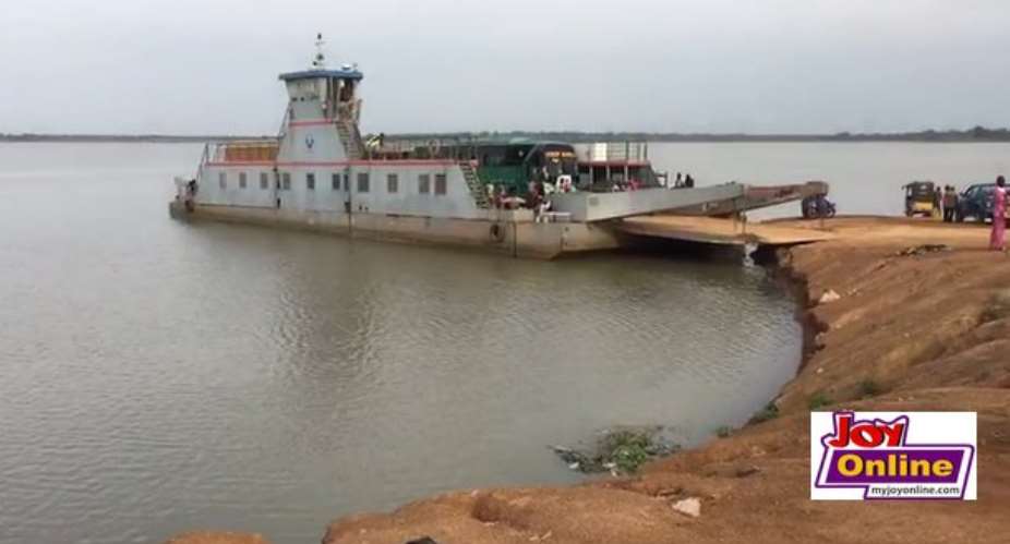 The stranded passengers want government to either change the ferry or get a bridge on the River Oti to aid the movement of commuters and goods.