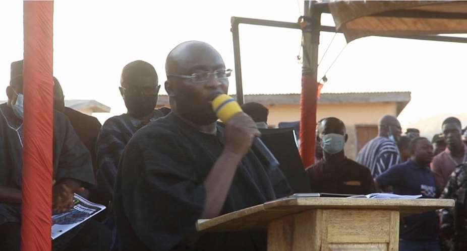 Bawumia pays tribute to late former DCE and Chief of Binaba