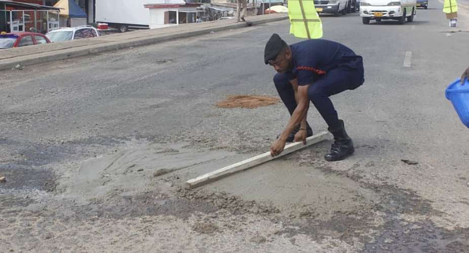 Meet Police Officer Who Patch Potholes In Accra To Save Lives Photos