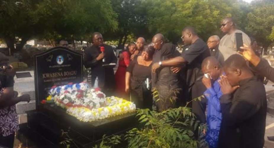 Veep Bawumia Unveils Tombstone Of Late Kwabena Boadu