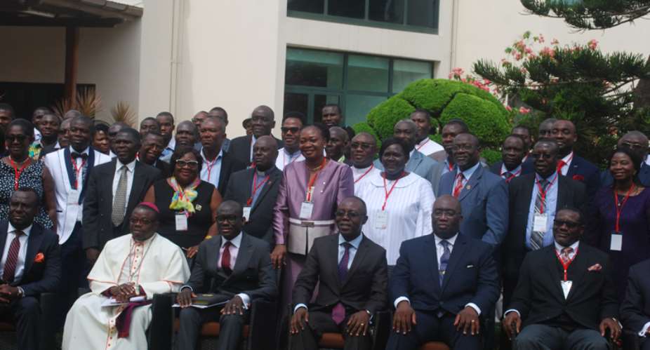 Dignitaries and participants in a group photograph