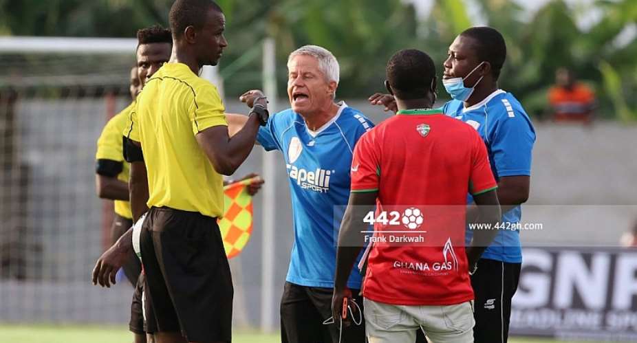 Inter Allies coach, Henrik Lehm shows disapproval of a referee's decision.Credit: 442gh.com