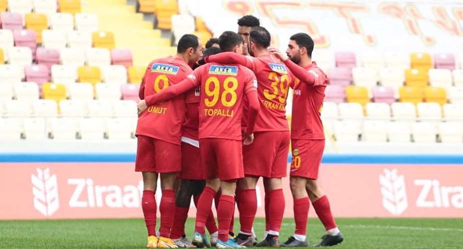 Yeni Malatyaspor players celebrating Benjamin Tetteh's goal