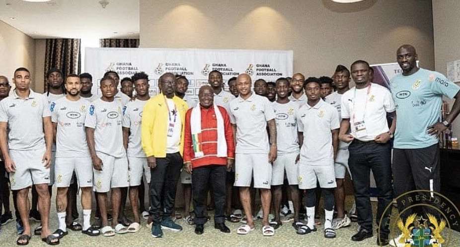 President Akufi-Addo in a group photograph with Black Stars players and officials