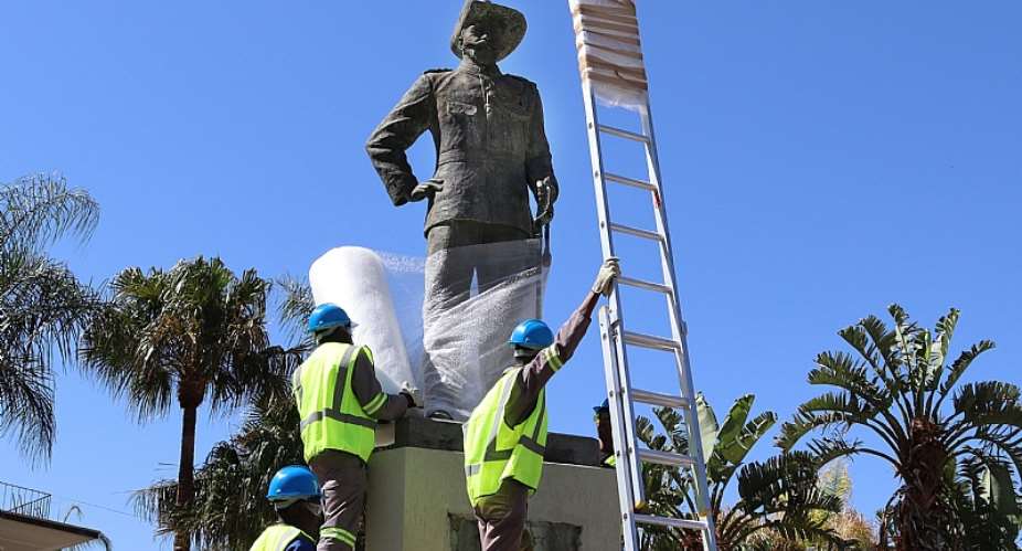The statue of Curt von Franois is removed by municipal workers. - Source: Lisa Ossenbrinkpicture alliance via Getty Images