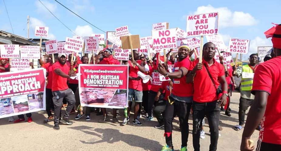 Agona Swedru residents protest over bad roads again