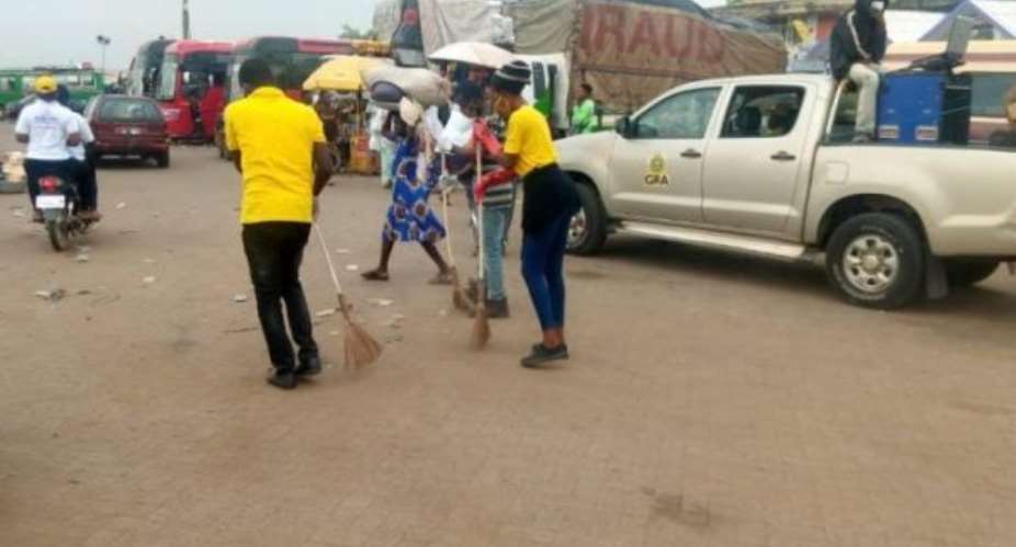 Bolgatanga: GRA Workers Embark On Clean-Up