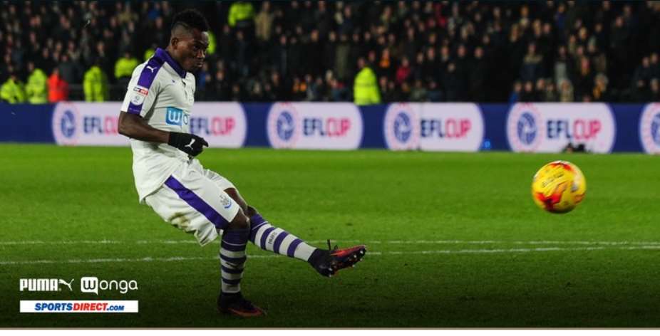 Christian Atsu scores artful penalty in shoot-outs but Newcastle United are eliminated from English League Cup