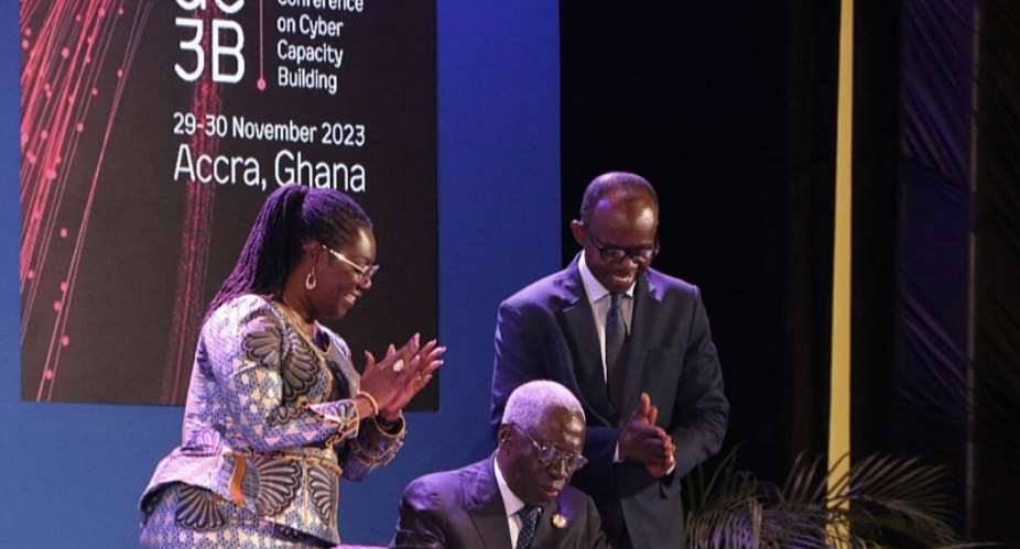 Senior Presidential Advisor H.E. Yaw Osafo-Maafo signs the Accra Call, in presence of Honourable Minister of Communications and Digitalisation Ursula Owusu-Ekuful and Director-General of the Cyber Security Authority, Dr. Albert Antwi- Boasiako