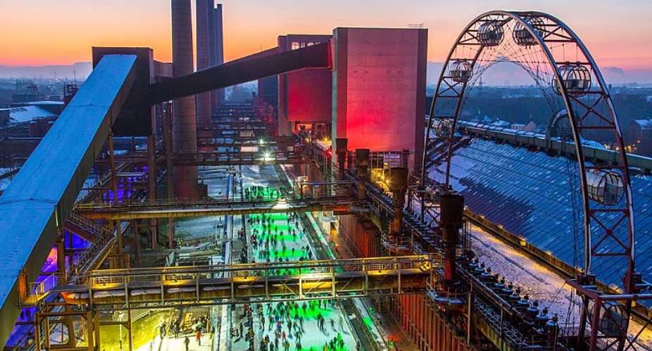 Image showsformer industrial site Zechen Zollverein in Essen, since 2001 a UNESCO World Heritage site due to its impressive architecture. In the winter, a water basin in the complex is turned into a 150 meter long ice rink