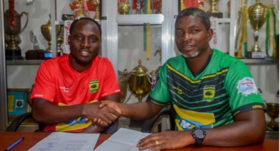 Kotoko Complete Loan Signing Of Striker William Opoku Mensah