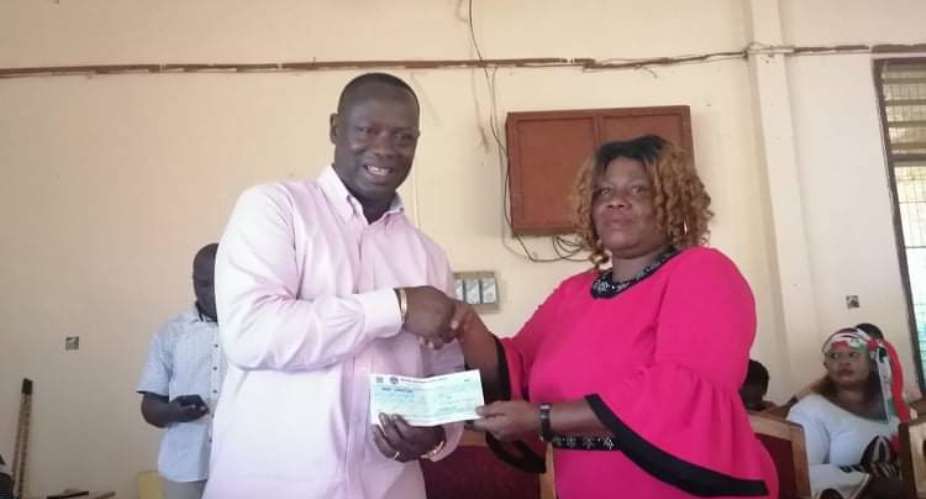 Ellembelle: Armah-Kofi Buah supports Bonzo Kaku SHS, Kamgbunli Islamic SHS with GHC20,000
