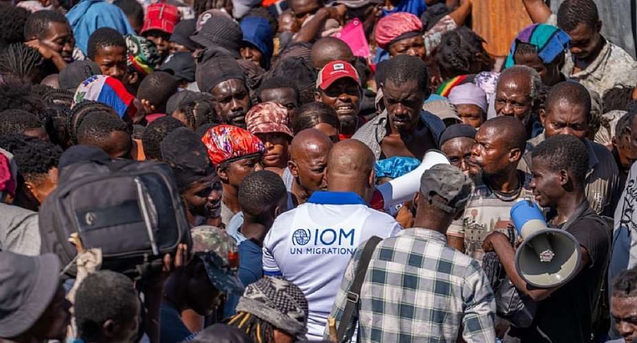 IOM team in Port-au-Prince conducts an assessment among displaced people to understand the needs, scale and complexity of the crisis, and inform distributions of essential items. IOM 2024/ Antoine Lemonnier