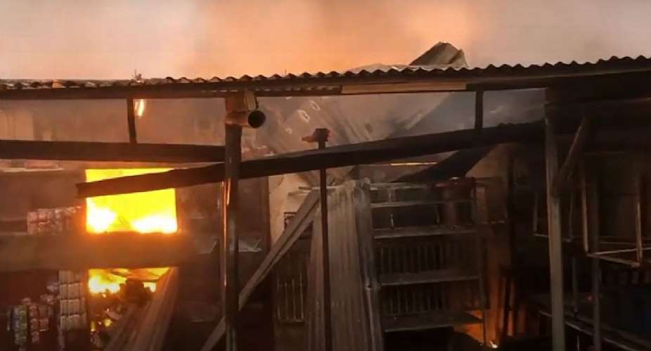 VIDEO : Fire destroys shops at Hohoe lorry station