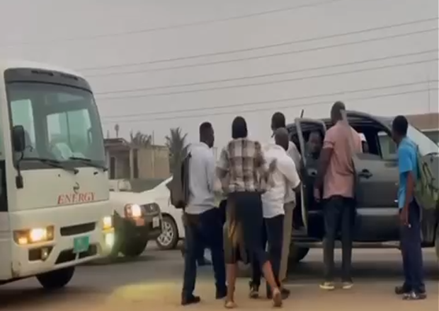 National Security beats staff in Ministry of Energy official vehicle to pulp at Kasoa