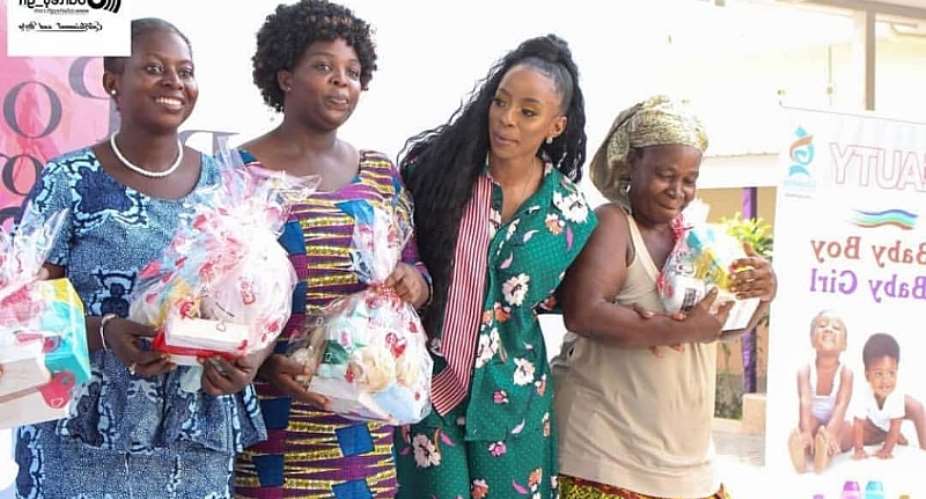 Vanessa Gyan with some mothers at the event