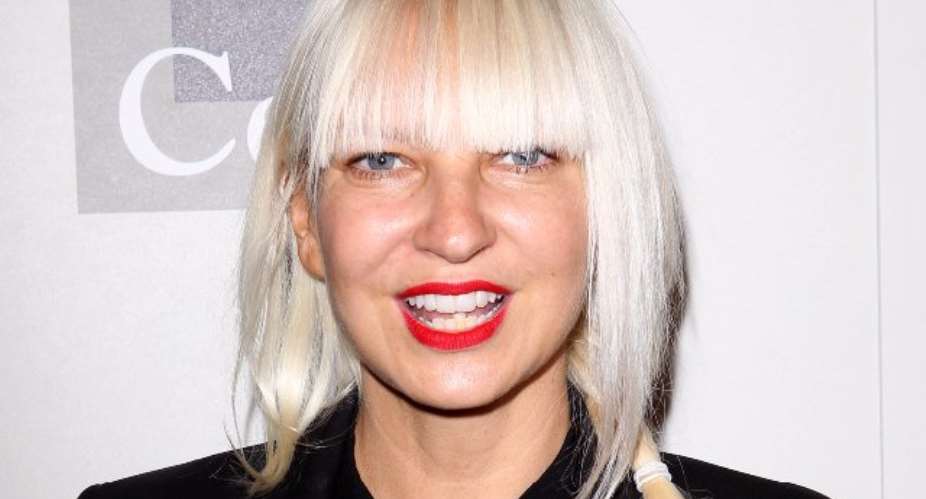 Sia Takes On Paparazzi By Posting Her Own Naked Photo