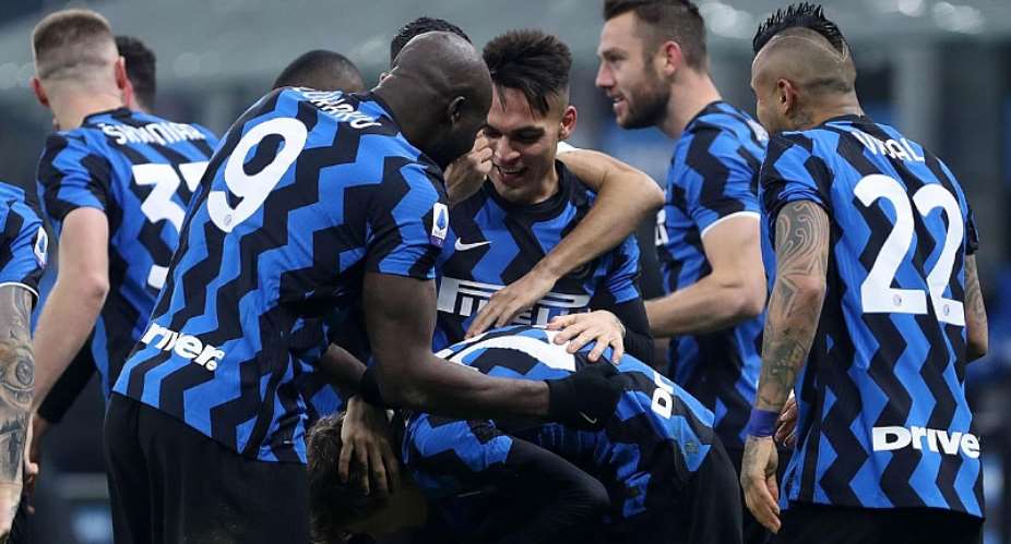 Nicolo Barella of FC Internazionale celebrates after scoring his team's second goal with team mates during the Serie A match between FC Internazionale and Juventus at Stadio Giuseppe MeazzaImage credit: Getty Images