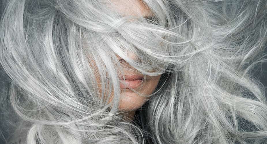 4 Common Reasons For A Gray Hair In Your 20s