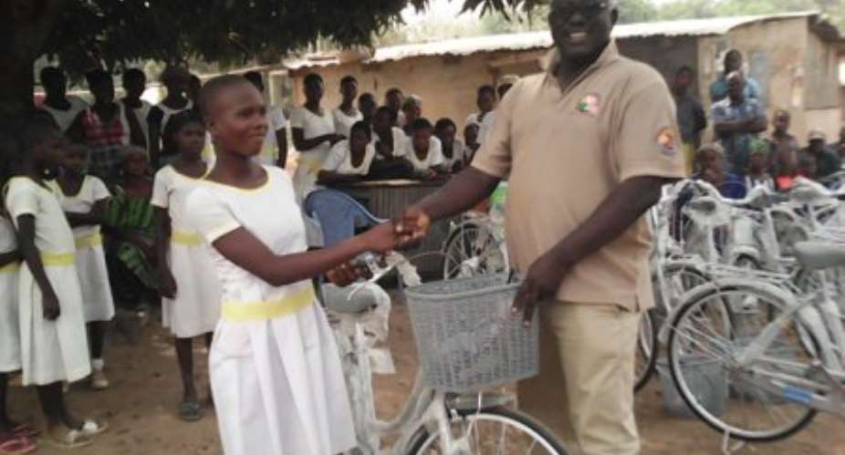 School Girls Receive 2,040 Bicycles From UNICEF