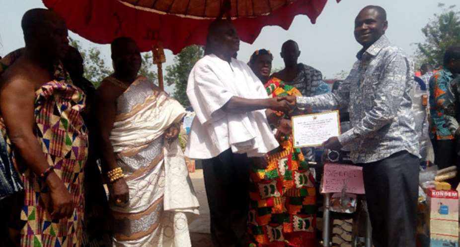 A 44 year old Thompson Kofi Takyi, a farmer from Nnbomesumbuo in the Dormaa East District was on Friday, December 07, 2018 adjudged the overall best farmer of the district among 11 others at the 9th District Farmers Day Celebration which took place at Akontanim.
