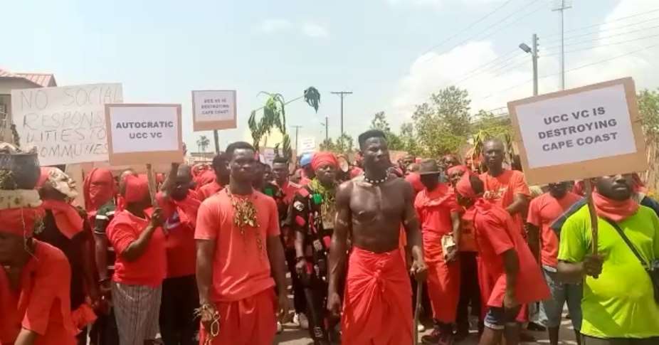 C/R: Chiefs, residents of communities surrounding UCC demo over their encroached lands, want VC sacked