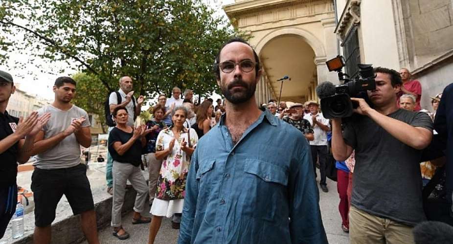 French court overturns sentence for farmer who helped migrants cross border