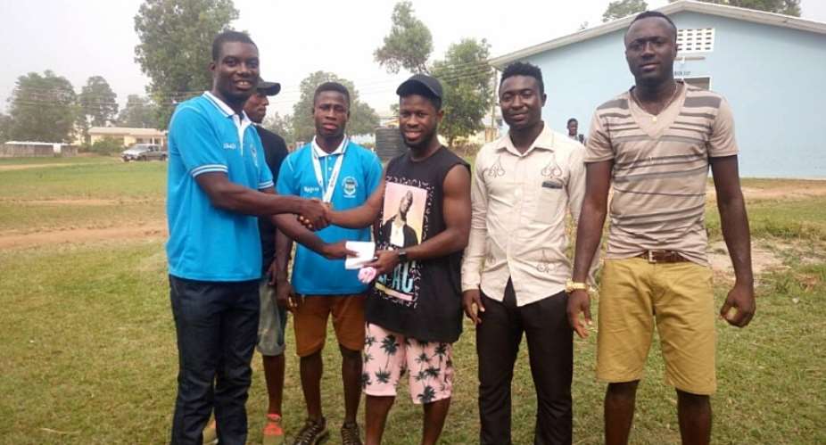 Malmo FF Star Kingsley Sarfo Donates To Former School Adu Gyamfi Senior High