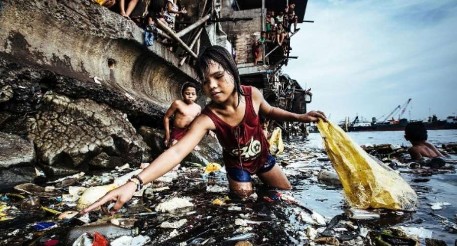 In the slum Tondo at the port of Manila, children looking for plastic bottles to sell.