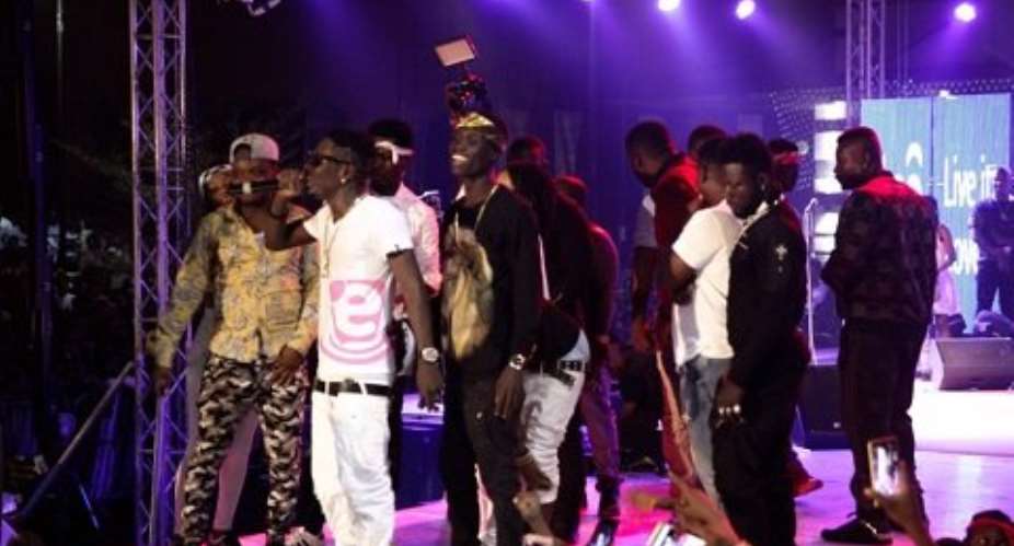 Shatta Wale gives fans car, laptops and iPhones on New Year's Day