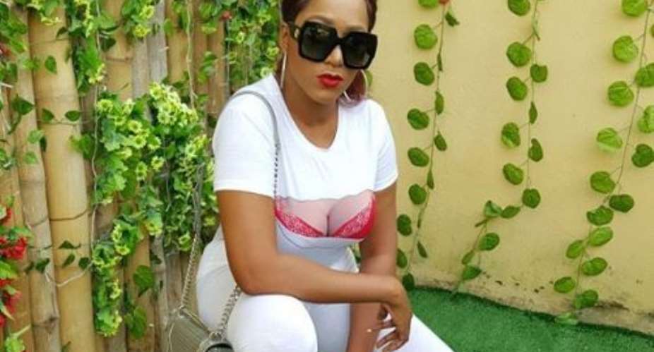 New Year Fashion, Actress, Rukky Sanda Flashes Cleavages