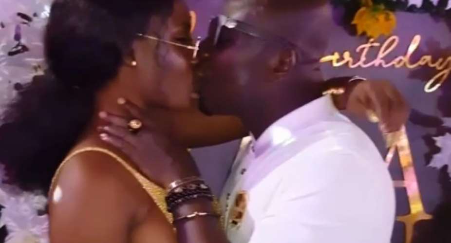 Video Nana Aba Anamoahs Baby Dada Osebo Seen Kissing New Girlfriend