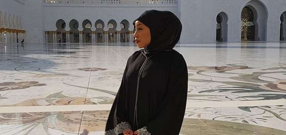 Actress, Rita Dominic Covers her Body as she Visits Sheikh Zayed Mosque
