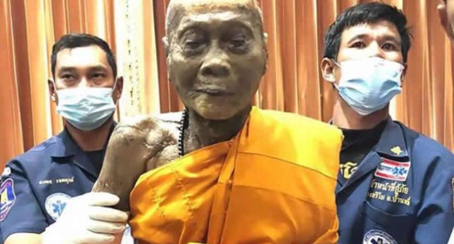 Buddhist Monk 'Still Smiling' After His Death