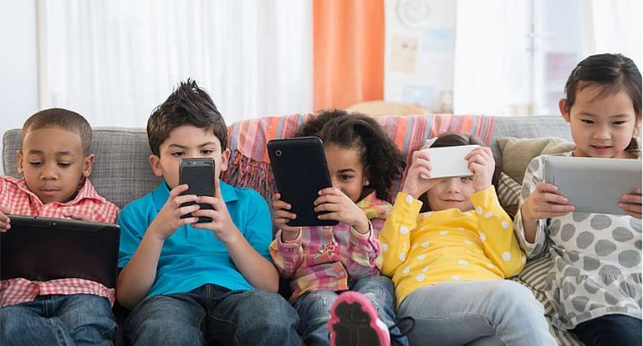 5 Tips To  Introducing Your Kids To Social Media