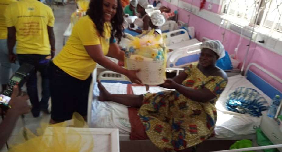 MTN Distribute Hampers To Christmas Born Babies