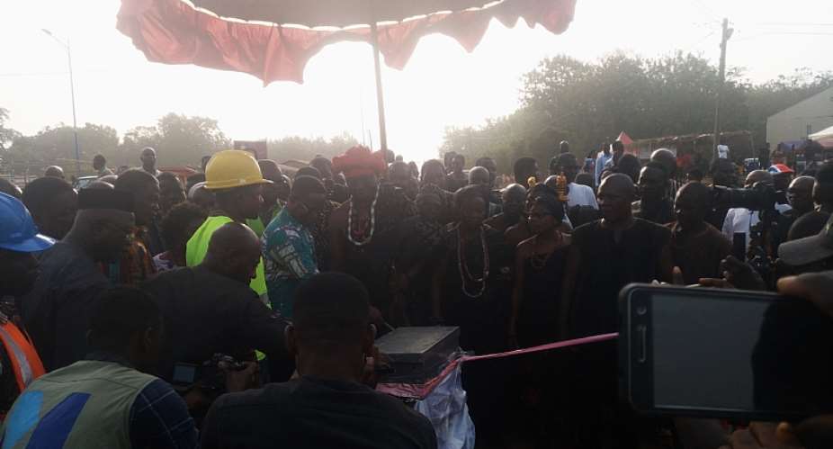 Paramount Chief Of Fodome Commends Government For New Street Lights