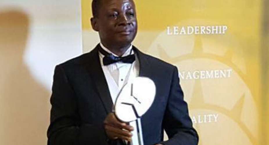 Dr. Kwasi Oppong displays the award 