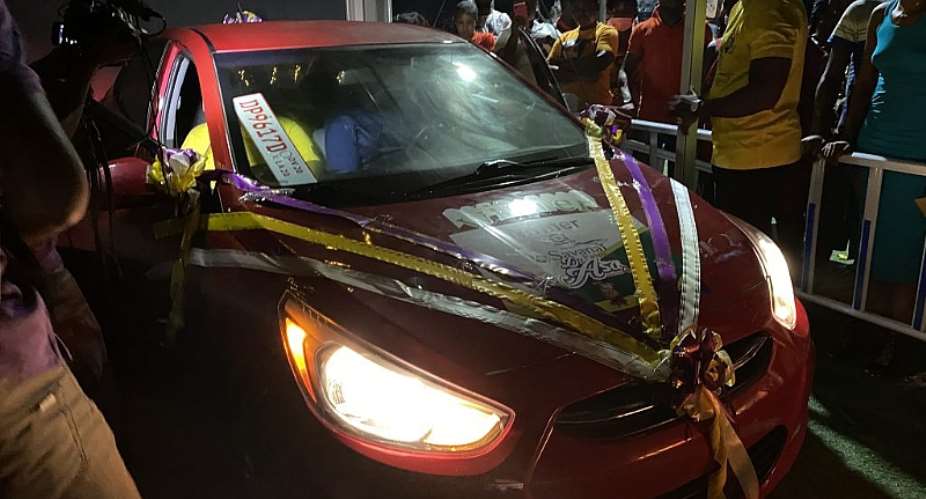 Savana Paint Di Asa: Dee Baby drives home Brand New Car as Winner of Season 4