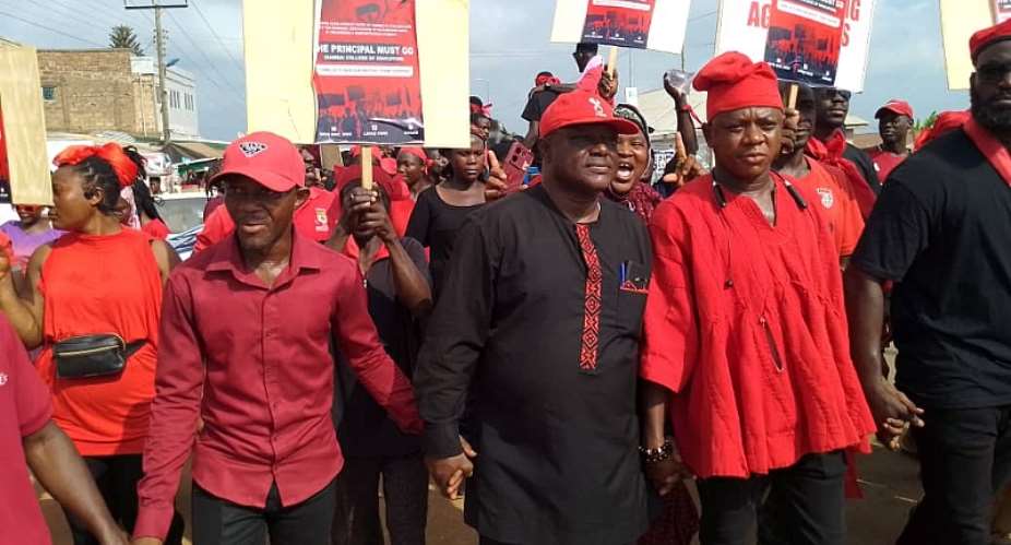 Protest hits DACE Principal over allegations offavouritismand cronyismin Dambai