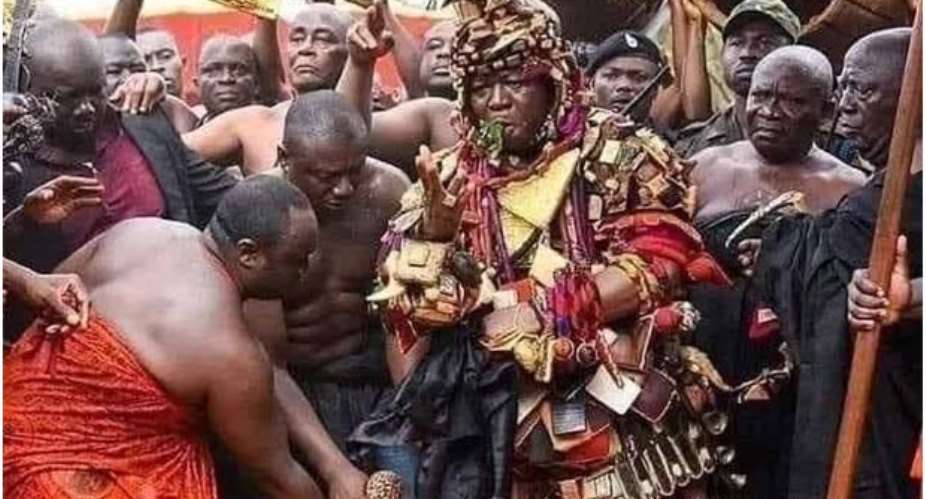 Otumfuo becomes second Asantehene to wear Batakari kse
