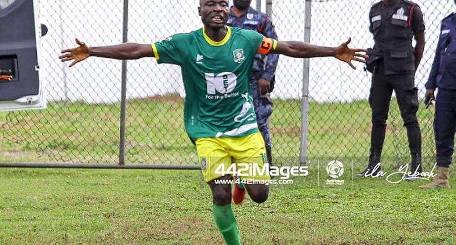 Bright Adjei celebrates against Hearts of Oak
