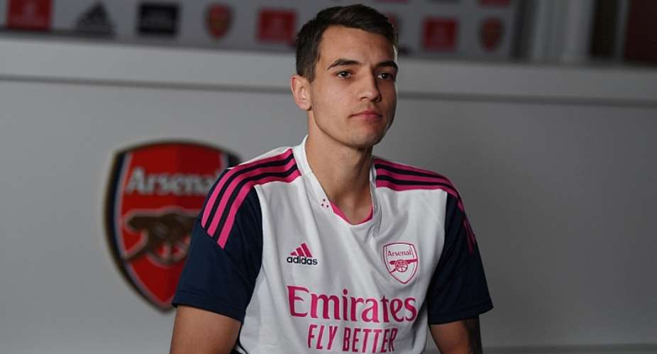 Arsenal sign Poland defender Jakub Kiwior from Spezia