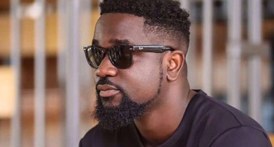 Model angry with Sarkodie for using his image without permission