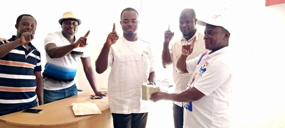 Francis Owusu-Akyaw Donates 10K To Feed Party Agents In Juaben Constituency