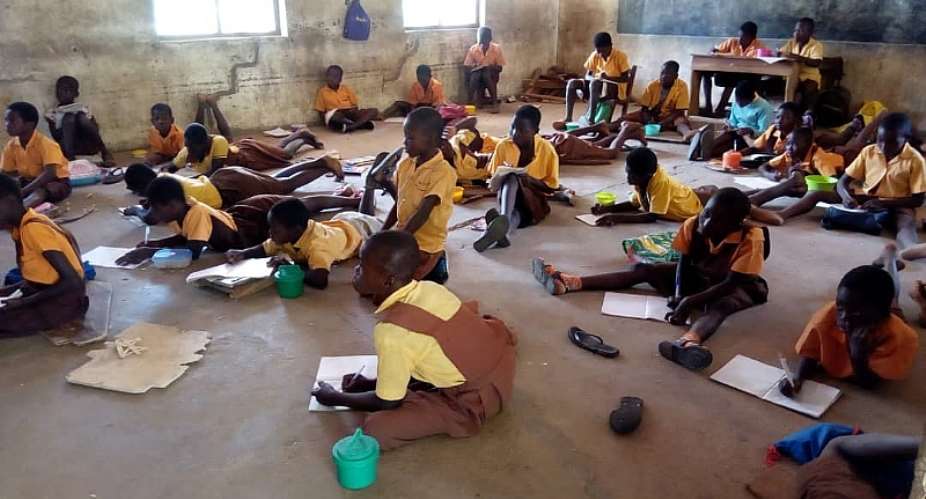 Students have to sit on the floor to write, some to squat and other woefully endure this unbearable situation. This might not be different from other places in some rural areas