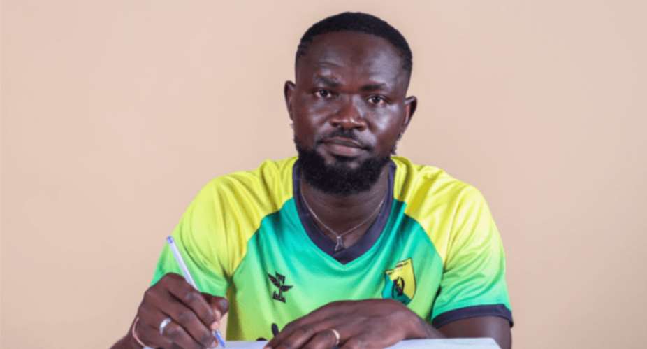 You are not fit to play for the Black Stars if you cannot qualify for CHAN – GoldStars defender Vincent Atinga takes swipe at local players