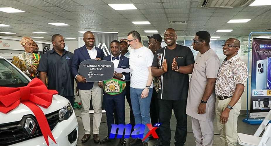 Renault Ghana - Premium Motors presents vehicles to professional boxing league winners