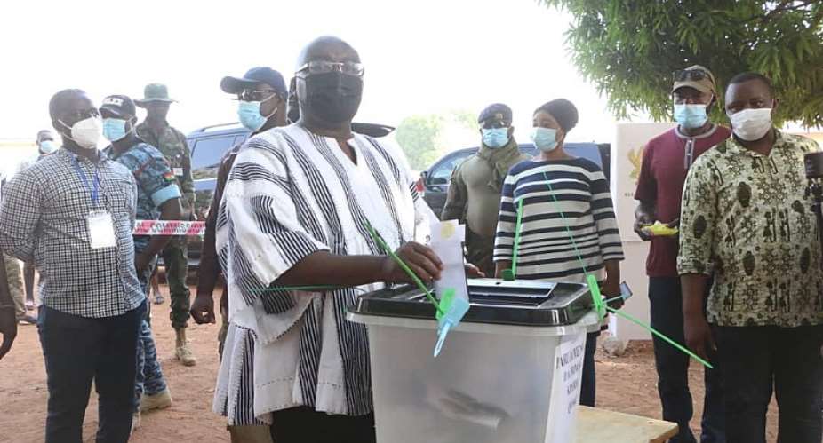 Bawumia casts ballot in Walewale